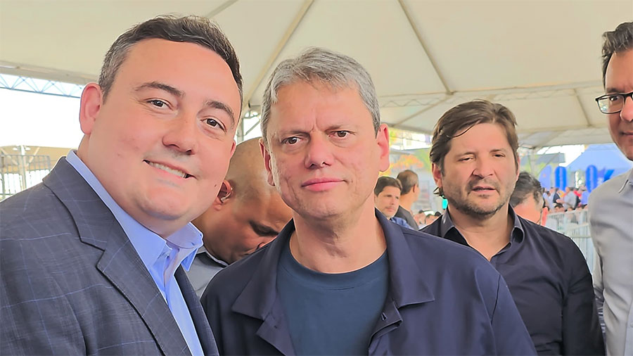 Prefeito João Victor se encontra com governador Tarcísio de Freitas
