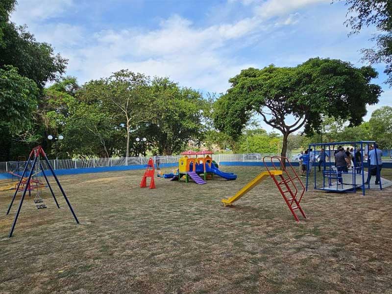 Prefeito João Victor entrega reforma e revitalização de parque infantil
